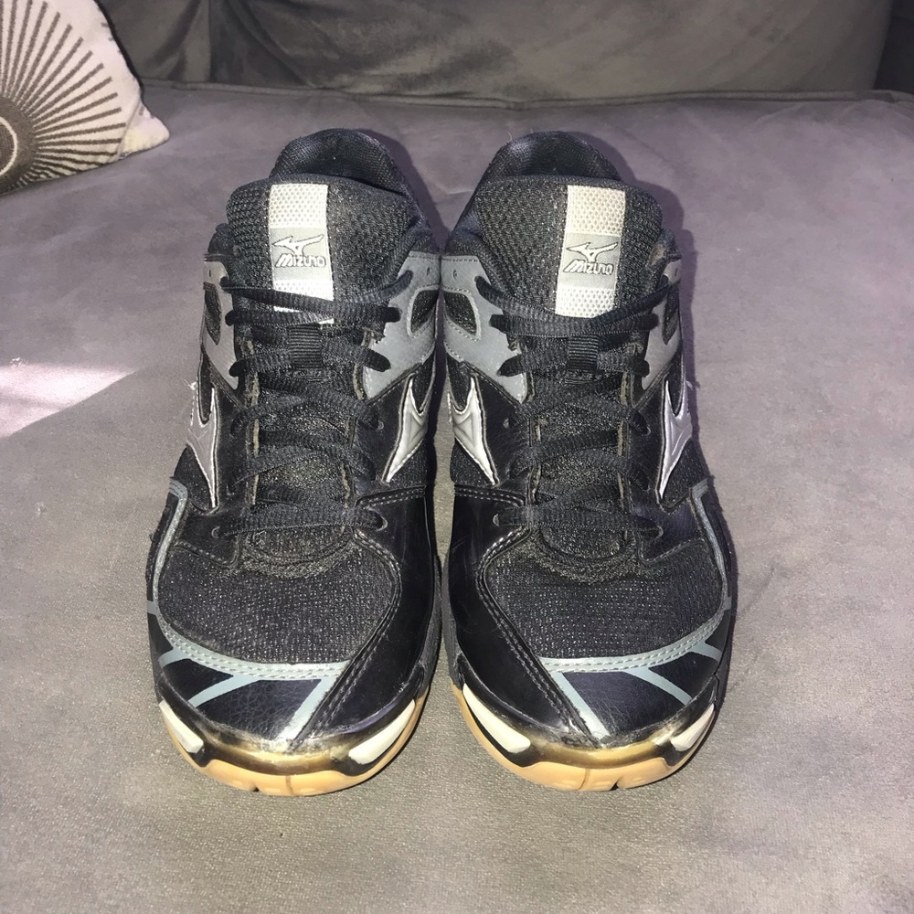Mizuno volleyball shoes